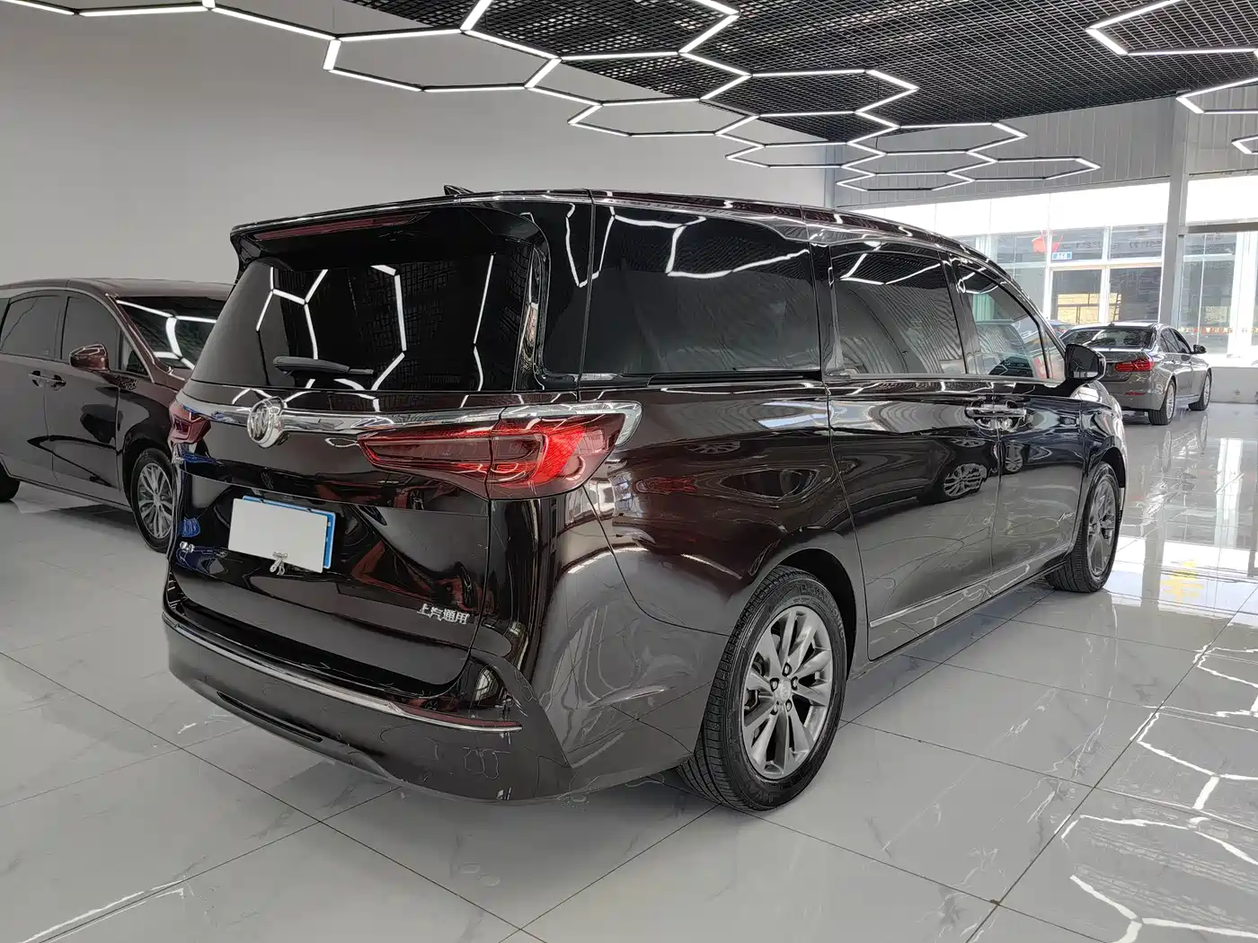 Buick GL8 2021 Avenir Aivia 7-Seater Family Edition фото 4