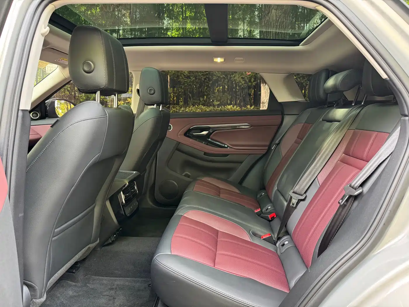 Land Rover Range Rover Evoque 2023 Range Rover Evoque L 249PS Luxury Edition фото 16