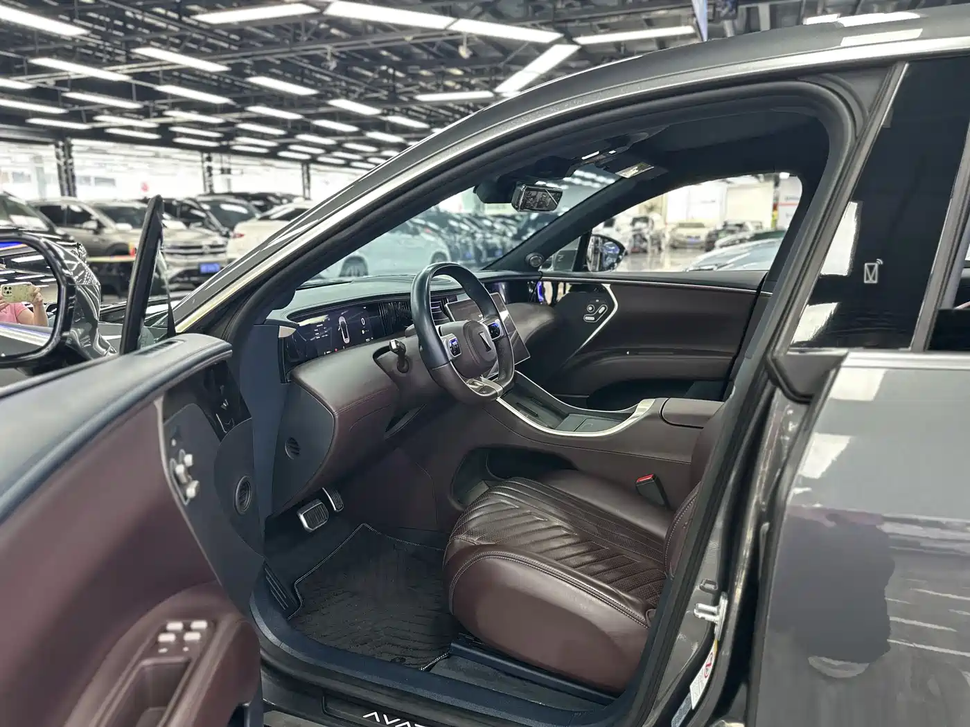 Avatr 11 2023 2022 Long Range Dual Motor Luxury Edition 5-seater