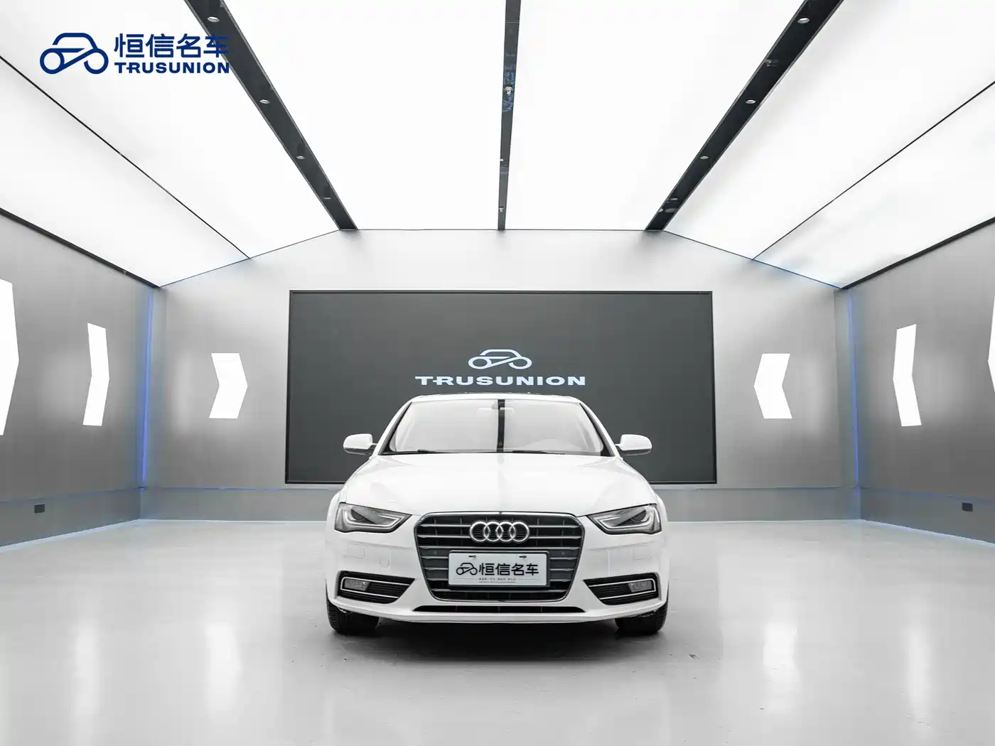 Audi A4L 2013 35 TFSI Automatic Comfort фото 2