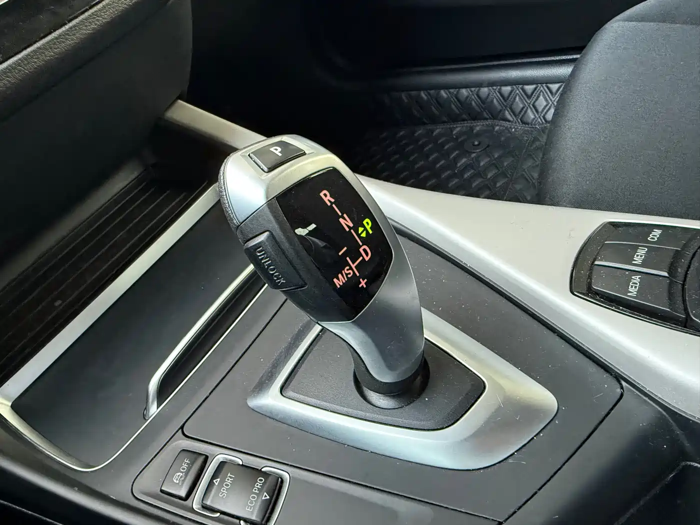 BMW 1 Series (Import) 2018 118i Leading фото 8