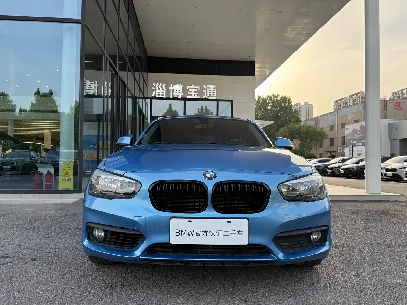 BMW 1 Series (Import) 2018 118i Leading фото 3
