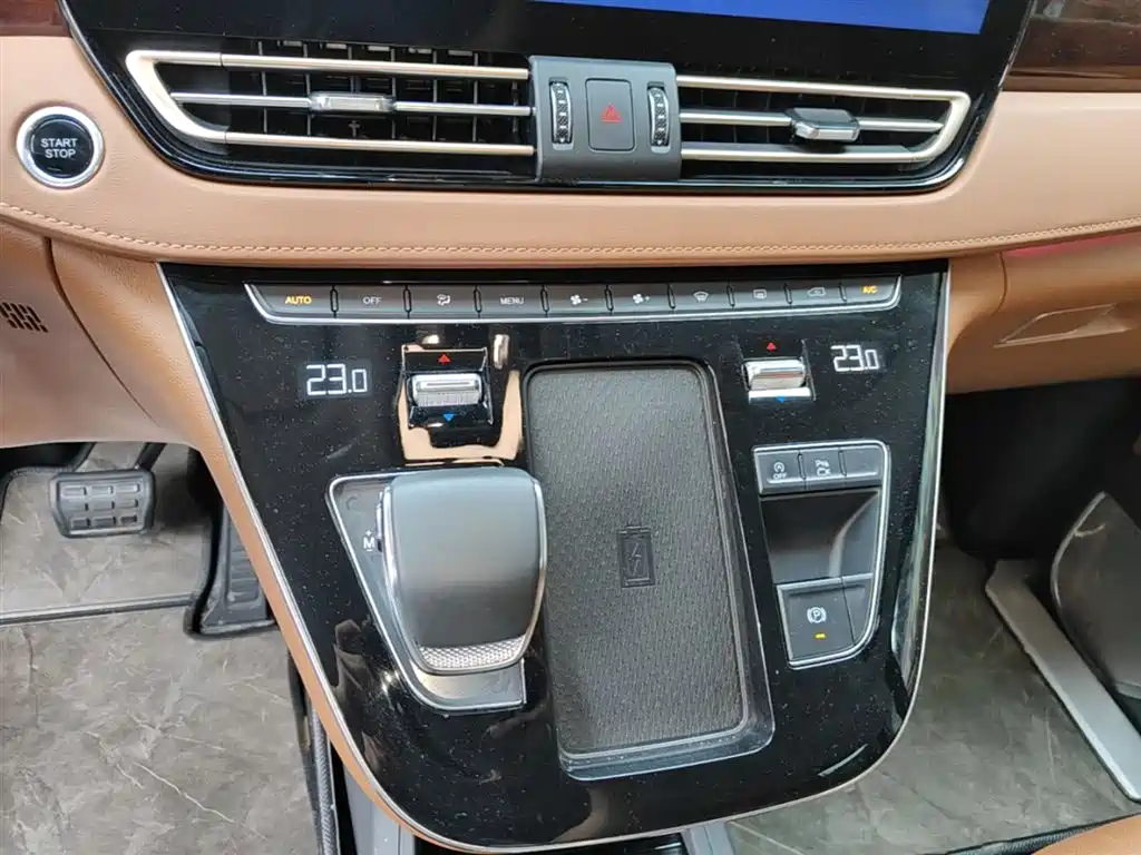Hongqi HQ9 2023 2.0T Smart Connect Flag Enjoy Edition фото 13