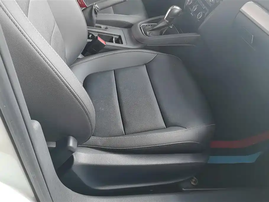 Volkswagen Sagitar 2018 1.6L Automatic Comfort фото 8