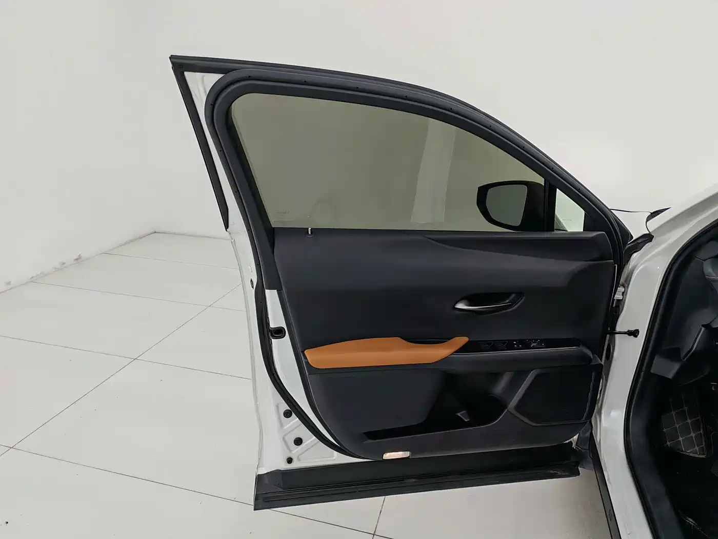Lexus UX Electric 2021 2020 300e Pure Yue Edition