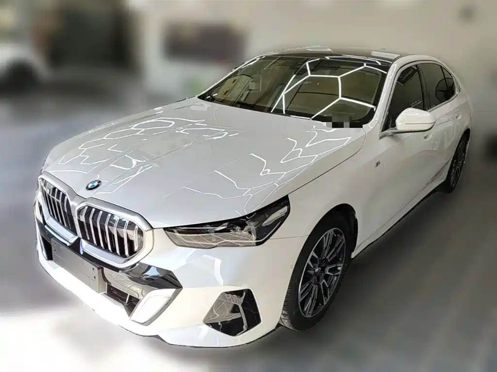 BMW 5 Series 2024 530Li Leading M Sport Package фото 3