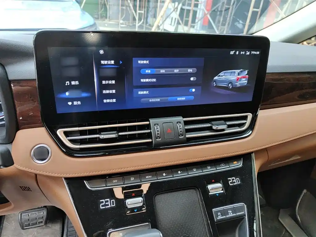 Hongqi HQ9 2023 2.0T Smart Connect Flag Enjoy Edition фото 10