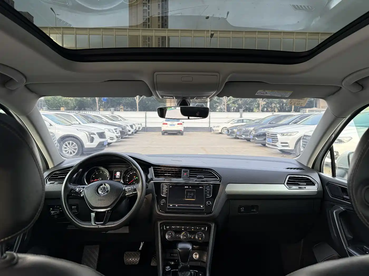 Volkswagen Tiguan L 2017 330TSI Automatic 2WD Luxury Edition фото 9