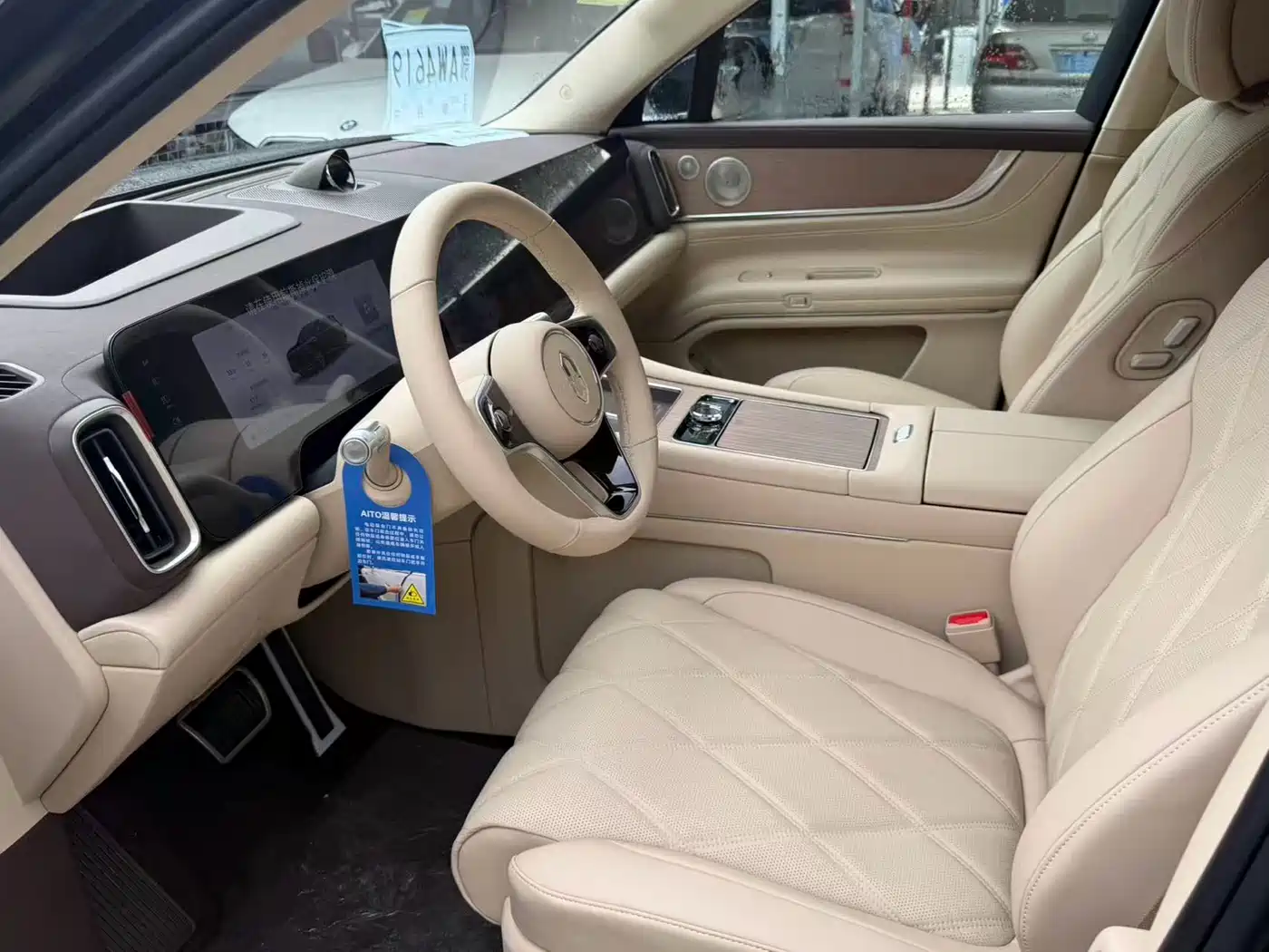 AITO Wenjie AITO M9 2026 Extended Range Ultra Edition 52kWh 6-seater фото 4