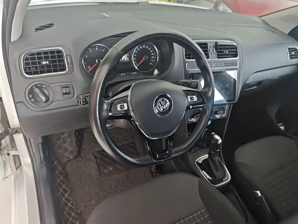 Volkswagen Polo 2016 1.6L Automatic Comfort фото 11