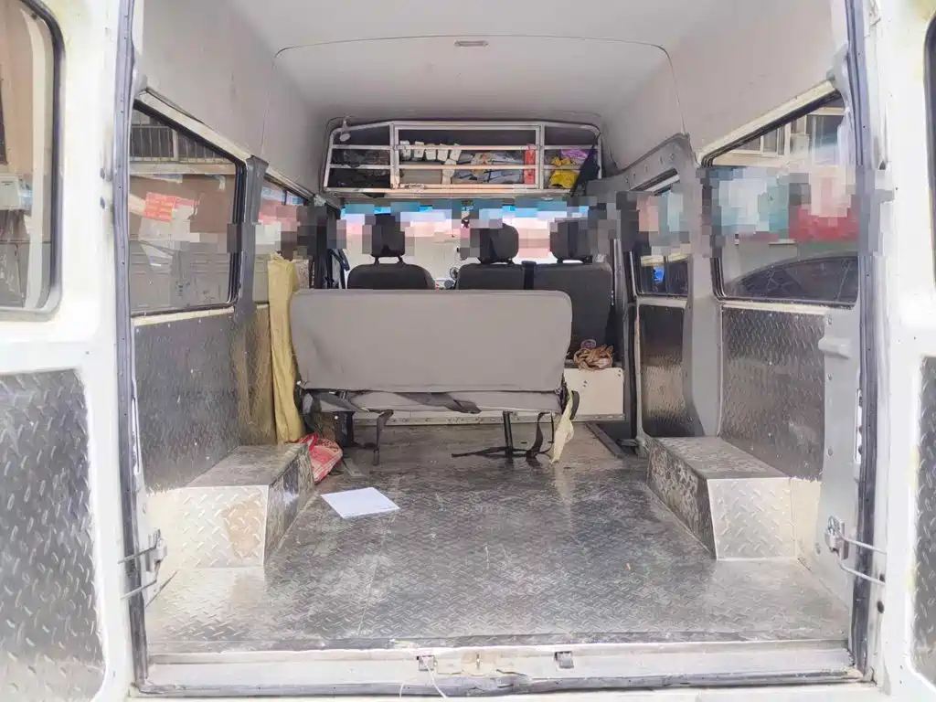 Iveco Daily 2020 2020 Model 2.5T A35 Bus Single-Tire Medium Roof 5-9 Seats China V