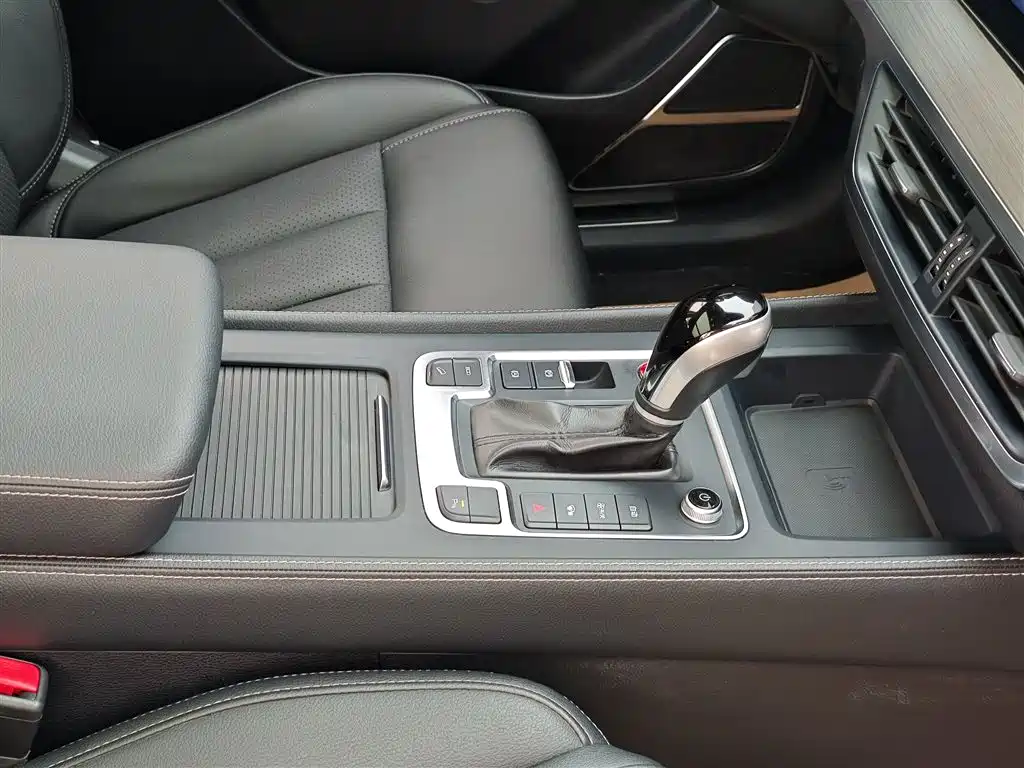 BYD Tang 2018 2.0T Automatic Smart Connection Noble Edition 7-Seater China V фото 7