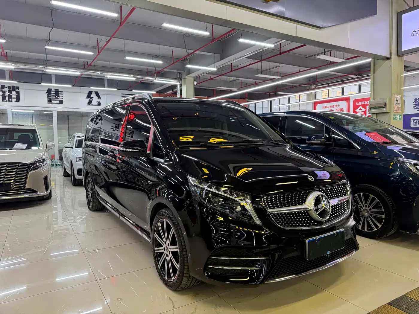 Mercedes-Benz V-Class 2022 V 260 L Long Wheelbase Luxury Edition фото 3