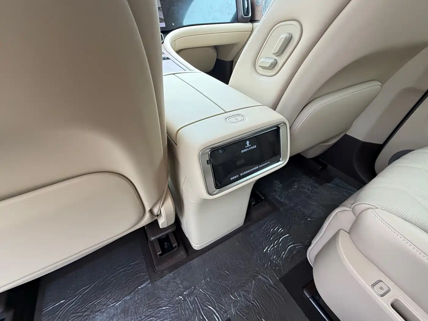 AITO Wenjie AITO M9 2026 Extended Range Ultra Edition 52kWh 6-seater фото 14