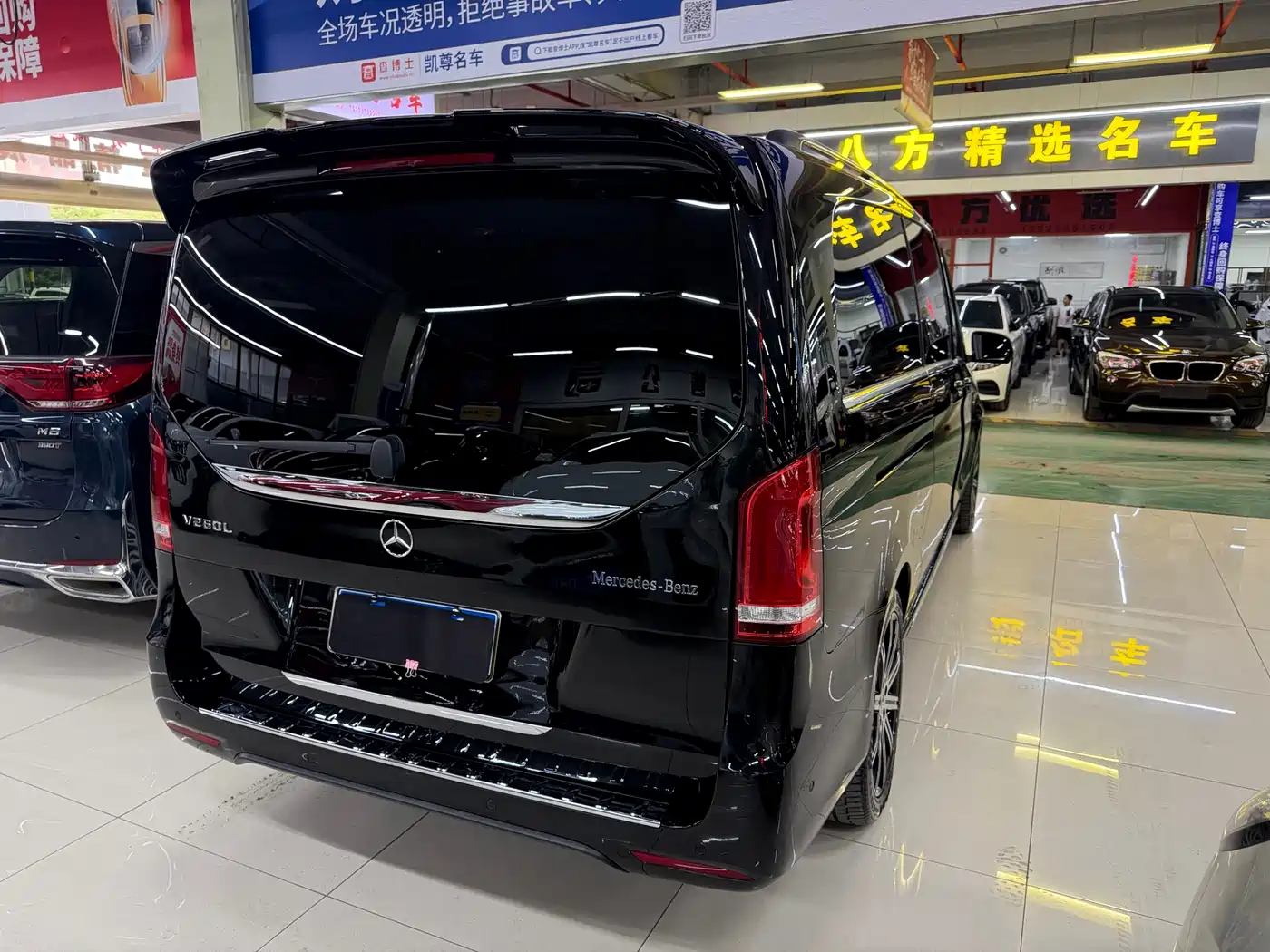 Mercedes-Benz V-Class 2022 V 260 L Long Wheelbase Luxury Edition фото 17