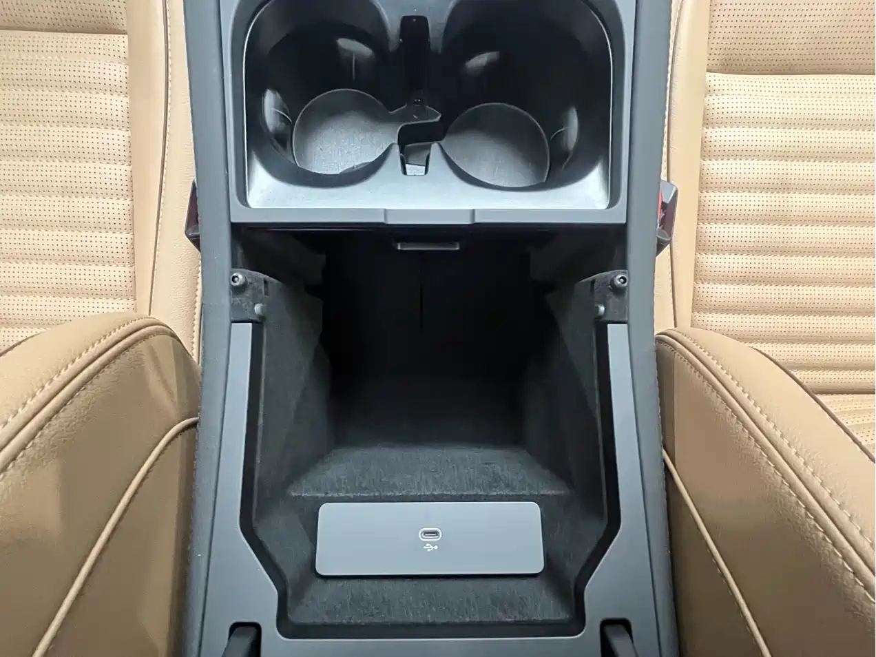 Land Rover Discovery Sport 2025 249PS Performance Tech Edition фото 17