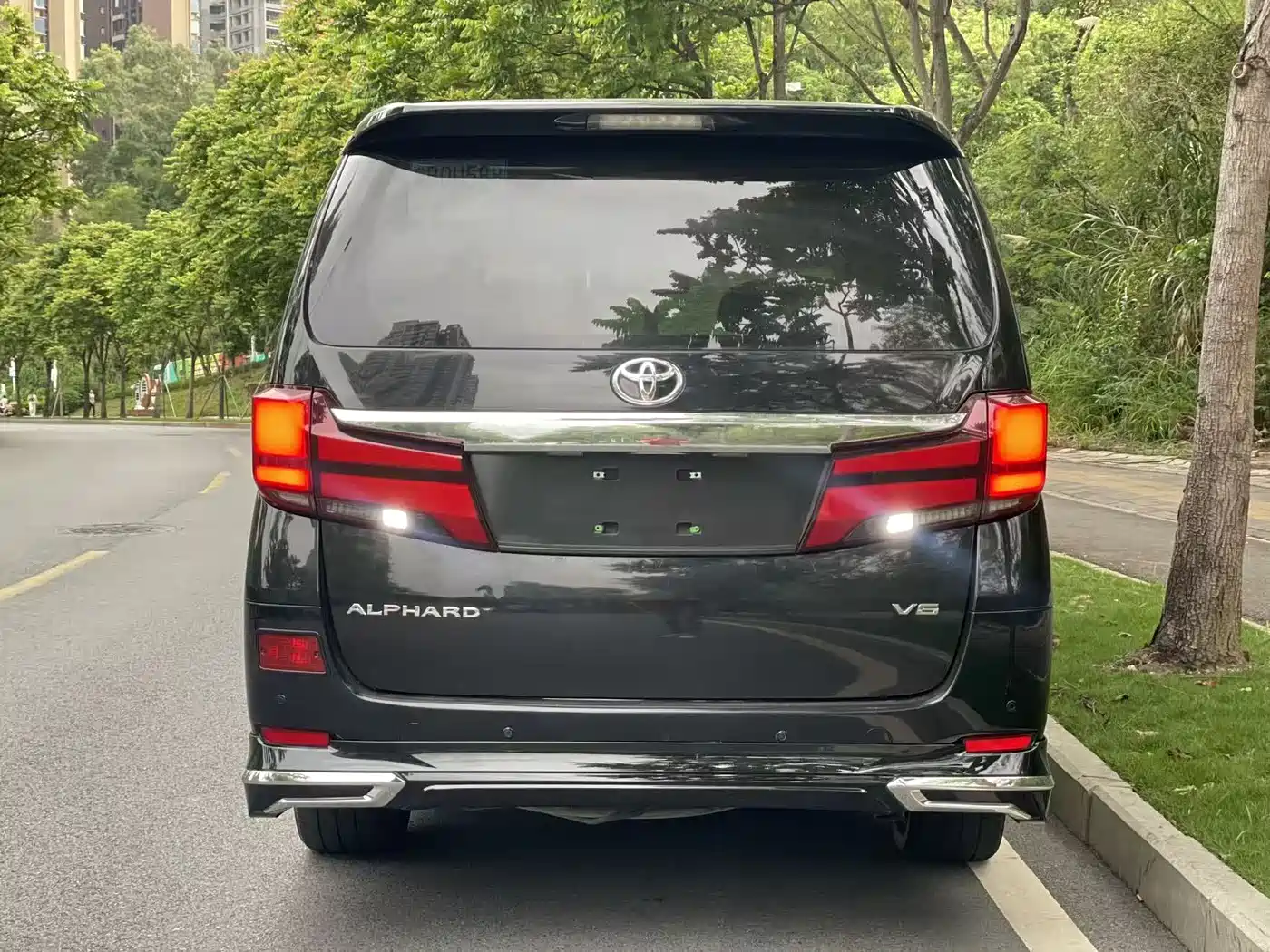 Toyota Alphard 2012 3.5L Luxury Edition фото 5