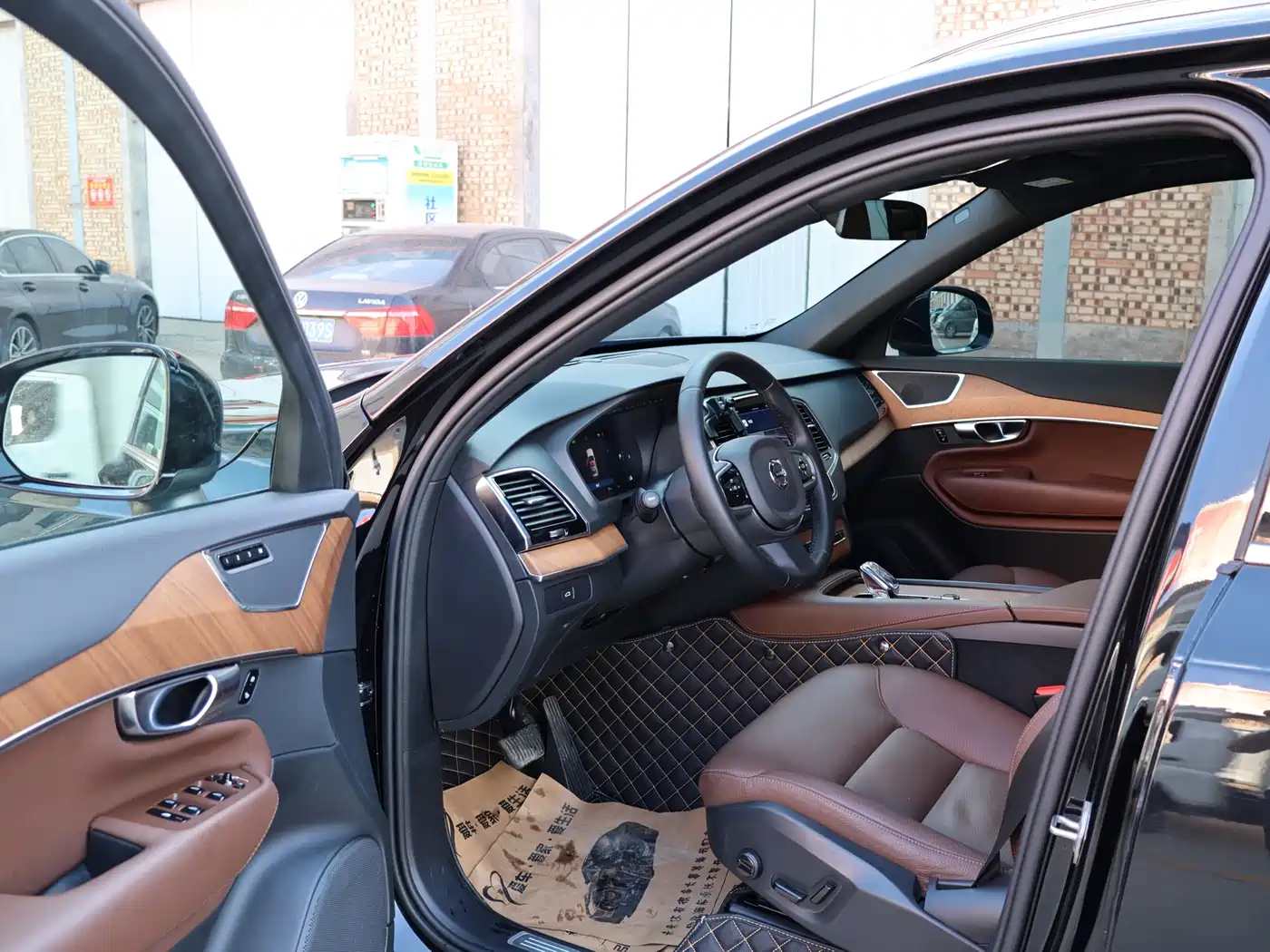 VOLVO XC90