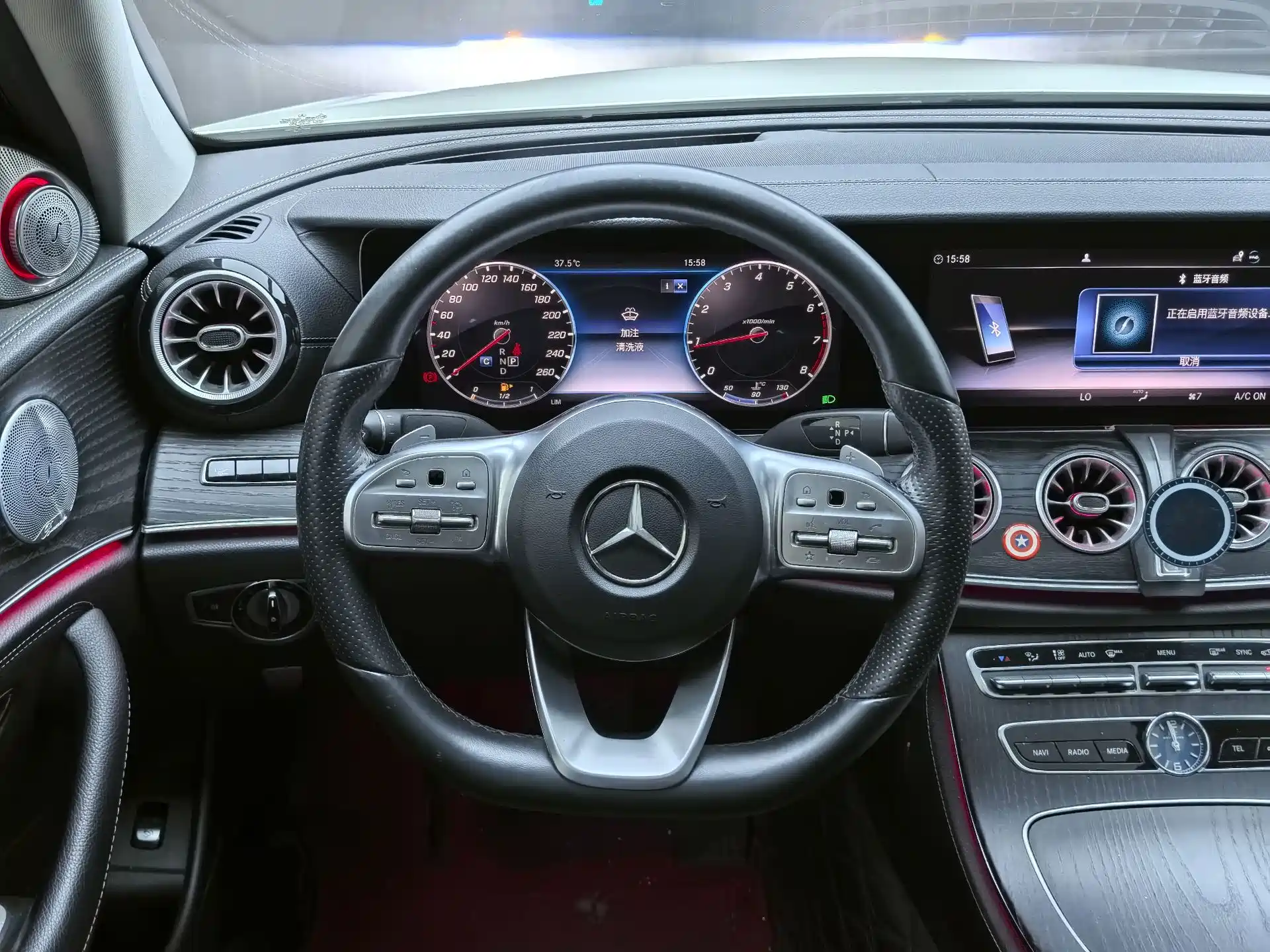 Photo 25 - Mercedes-Benz E-Class