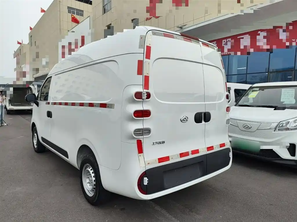 SAIC Maxus Dana V1 2023 Model V1 Short Wheelbase High Roof (43kWh) фото 5