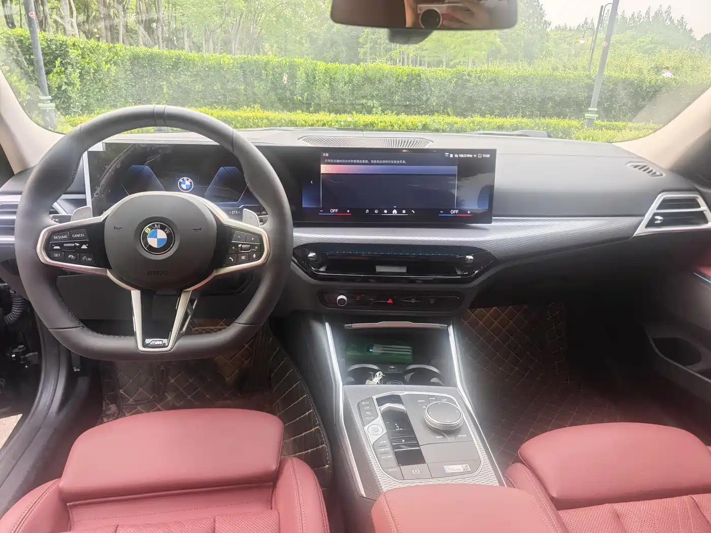 BMW 3 Series 2025 330Li M Sport Night Edition фото 10