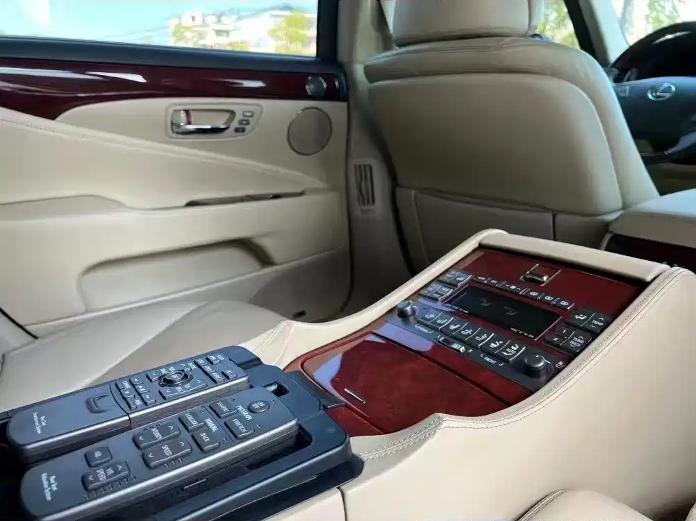 Lexus LS 2006 460L Premium Edition фото 9