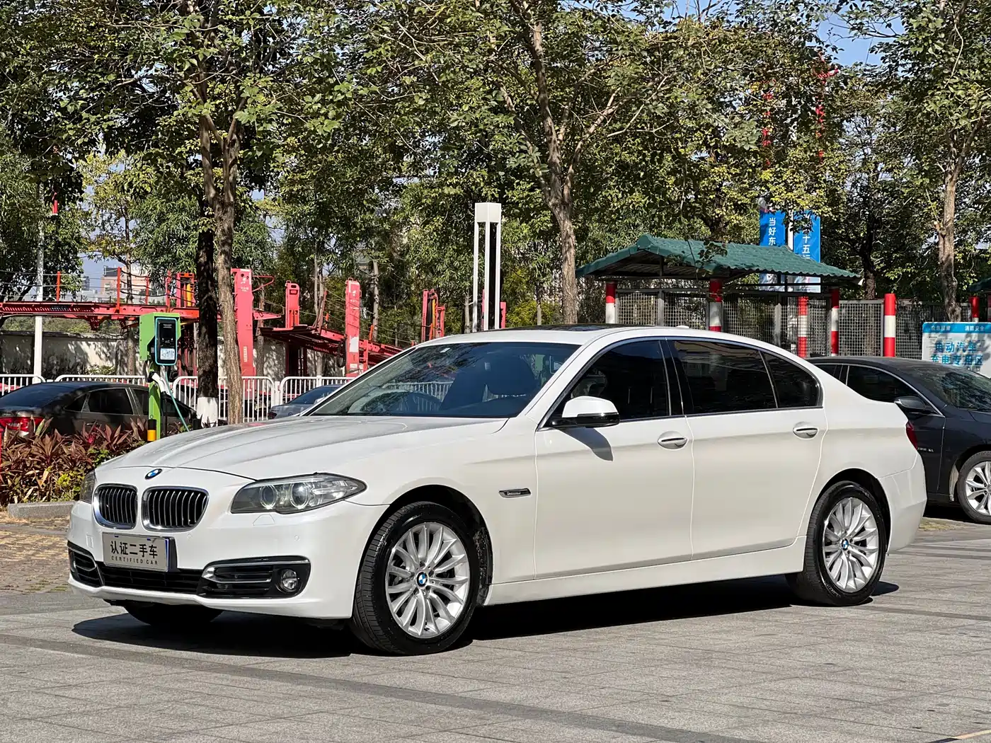 BMW 5 Series 2014 525Li Luxury Design Package