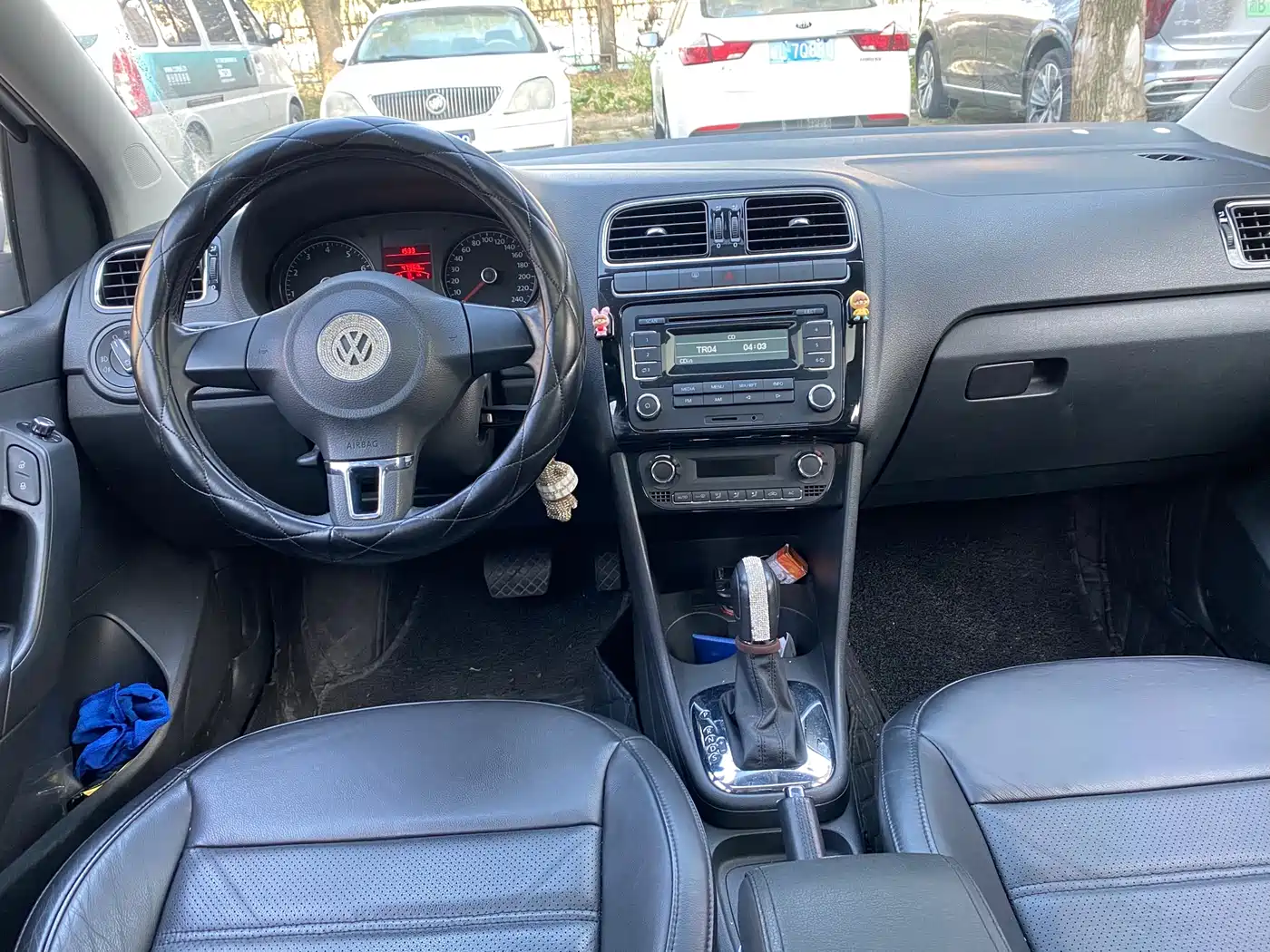 Volkswagen Polo 2011 1.6L Automatic Cool Edition фото 8