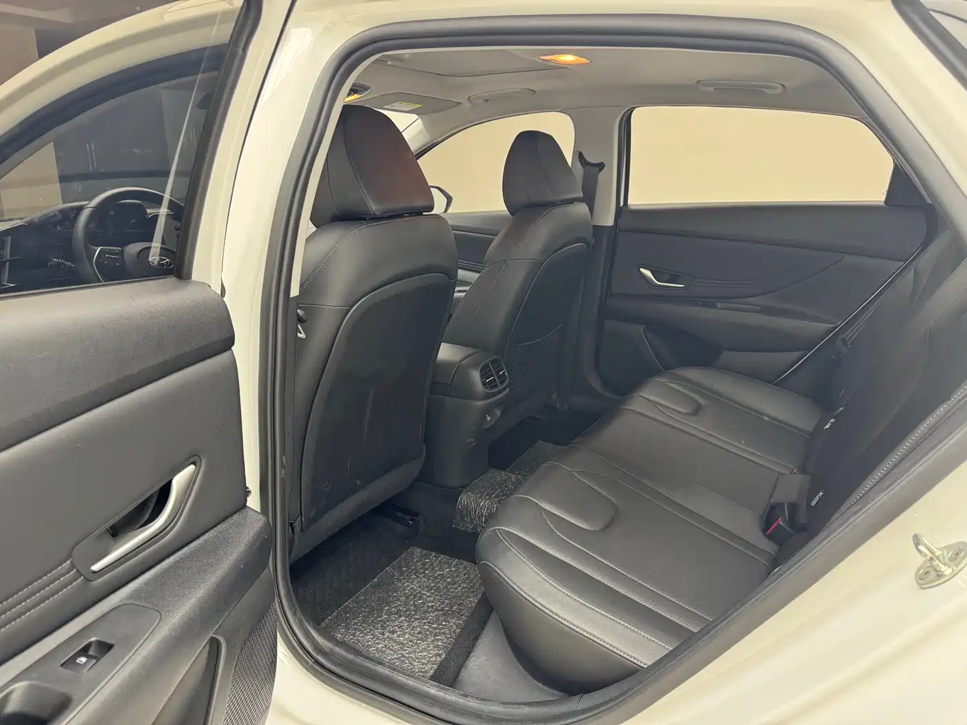 Hyundai Elantra 2022 1.5L CVT GLX Elite Edition фото 5