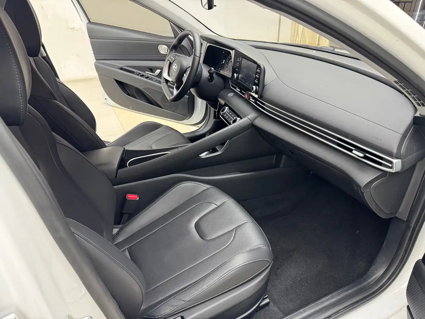 Hyundai Elantra 2022 1.5L CVT GLX Elite Edition фото 6