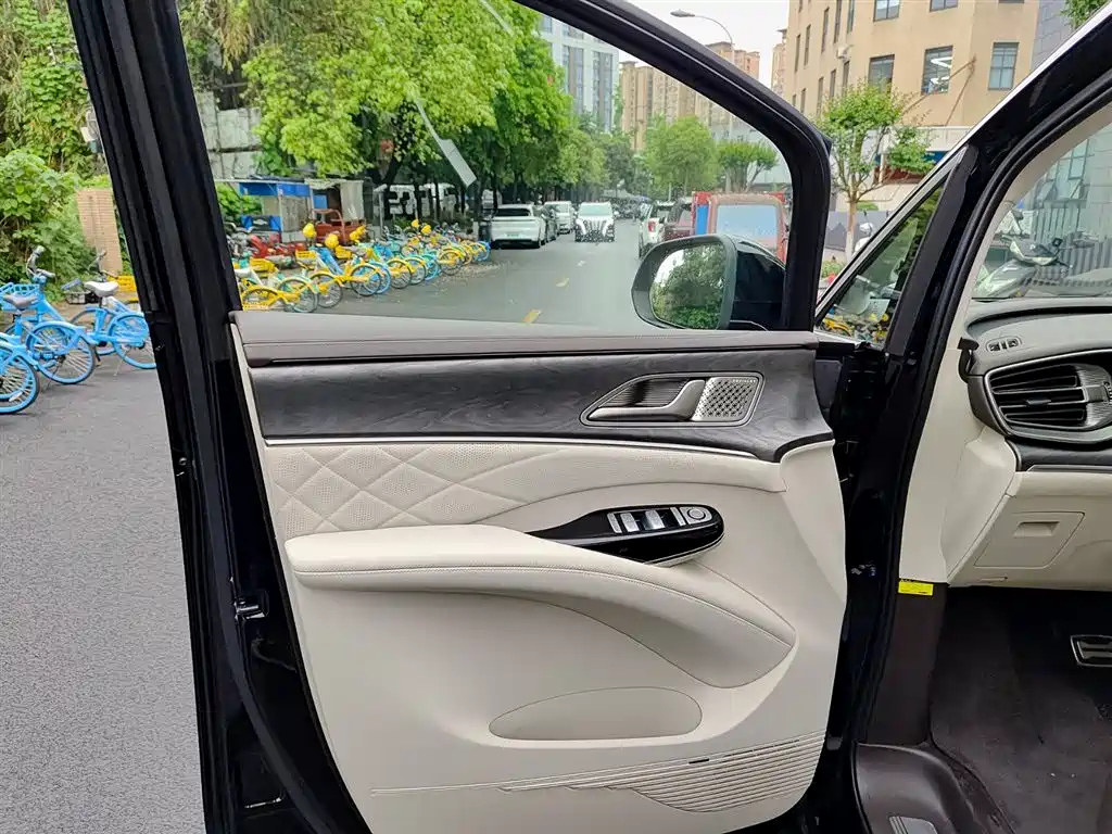 Denza D9 2025 DM-i Smart Drive Edition 1020 AWD Prestige фото 6