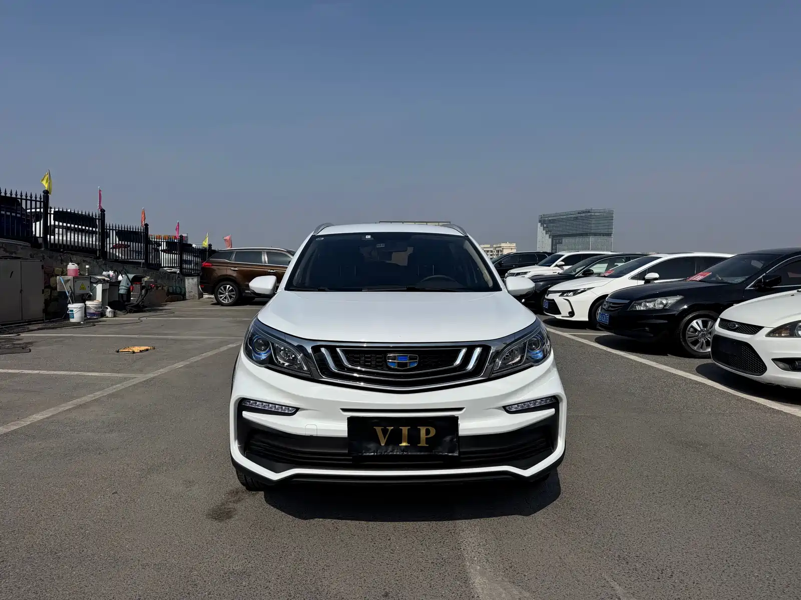 Фото 2 - Geely Vision X3