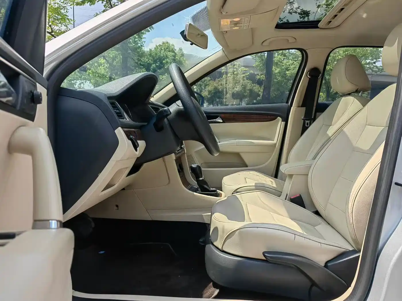 Volkswagen Lavida 2013 1.4TSI DSG Comfort Edition фото 5