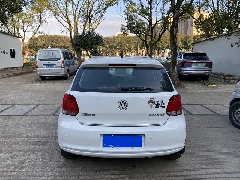 Volkswagen Polo 2011 1.6L Automatic Cool Edition фото 5