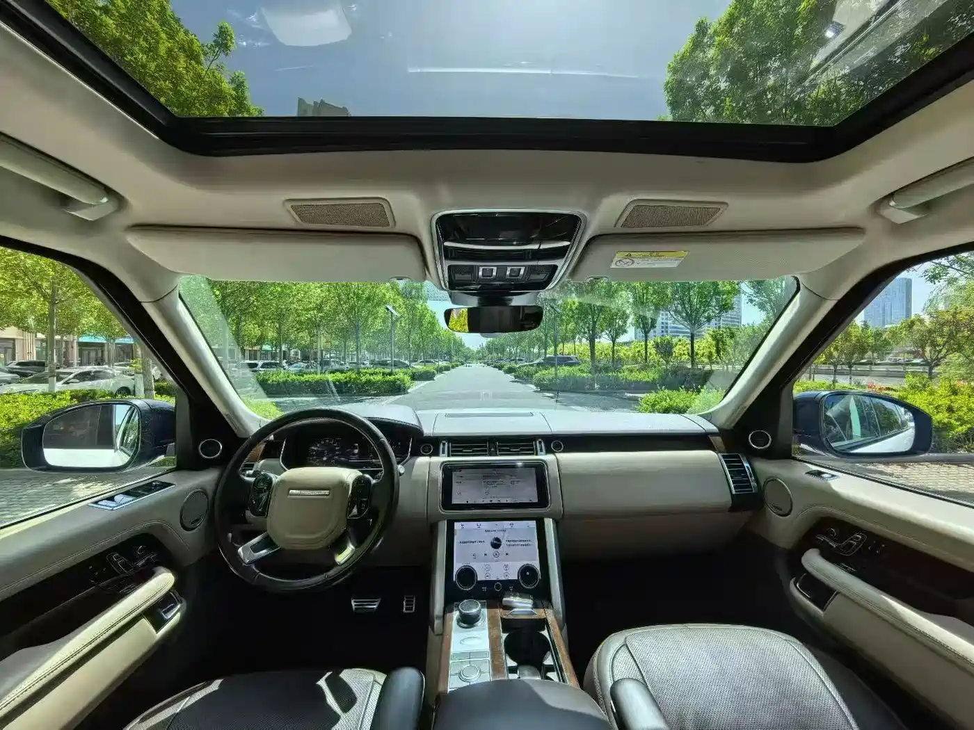 Land Rover Range Rover 2021 3.0 L6 Heritage Extended Classic Edition фото 5
