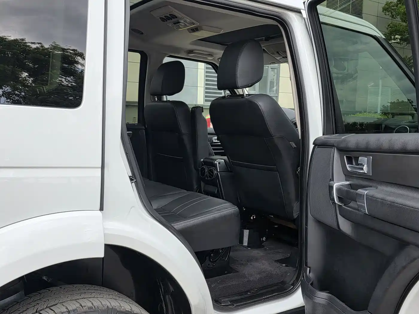 Land Rover Discovery 2016 3.0 SDV6 Black Edition HSE Diesel фото 8
