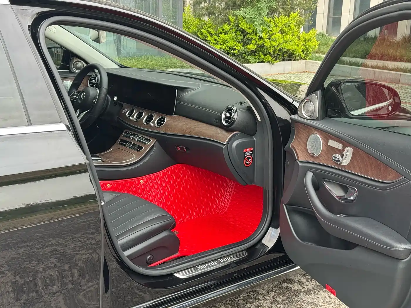 Mercedes-Benz E-Class 2019 E 300 L Fashion фото 19