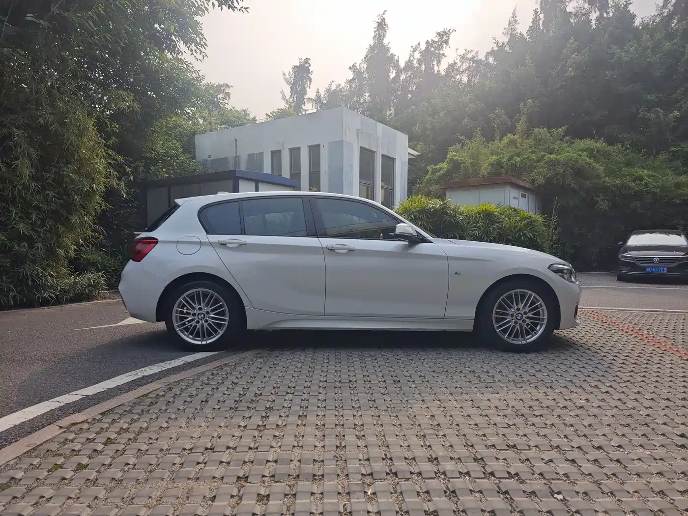 BMW 1 Series (Import) 2018 120i M Sport Package фото 4