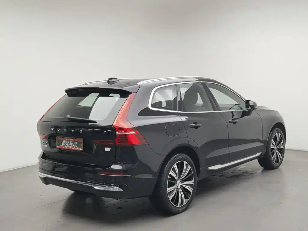 Photo 2 - Volvo XC60 Plug-in Hybrid