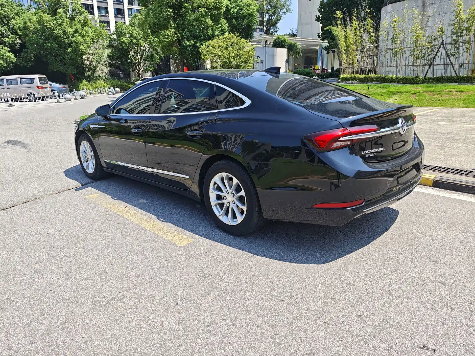 Photo 5 - Buick LaCrosse
