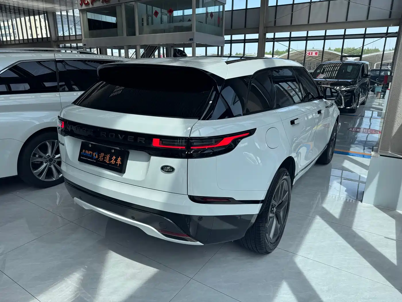 Land Rover Range Rover Velar 2024 Dynamic SE фото 4