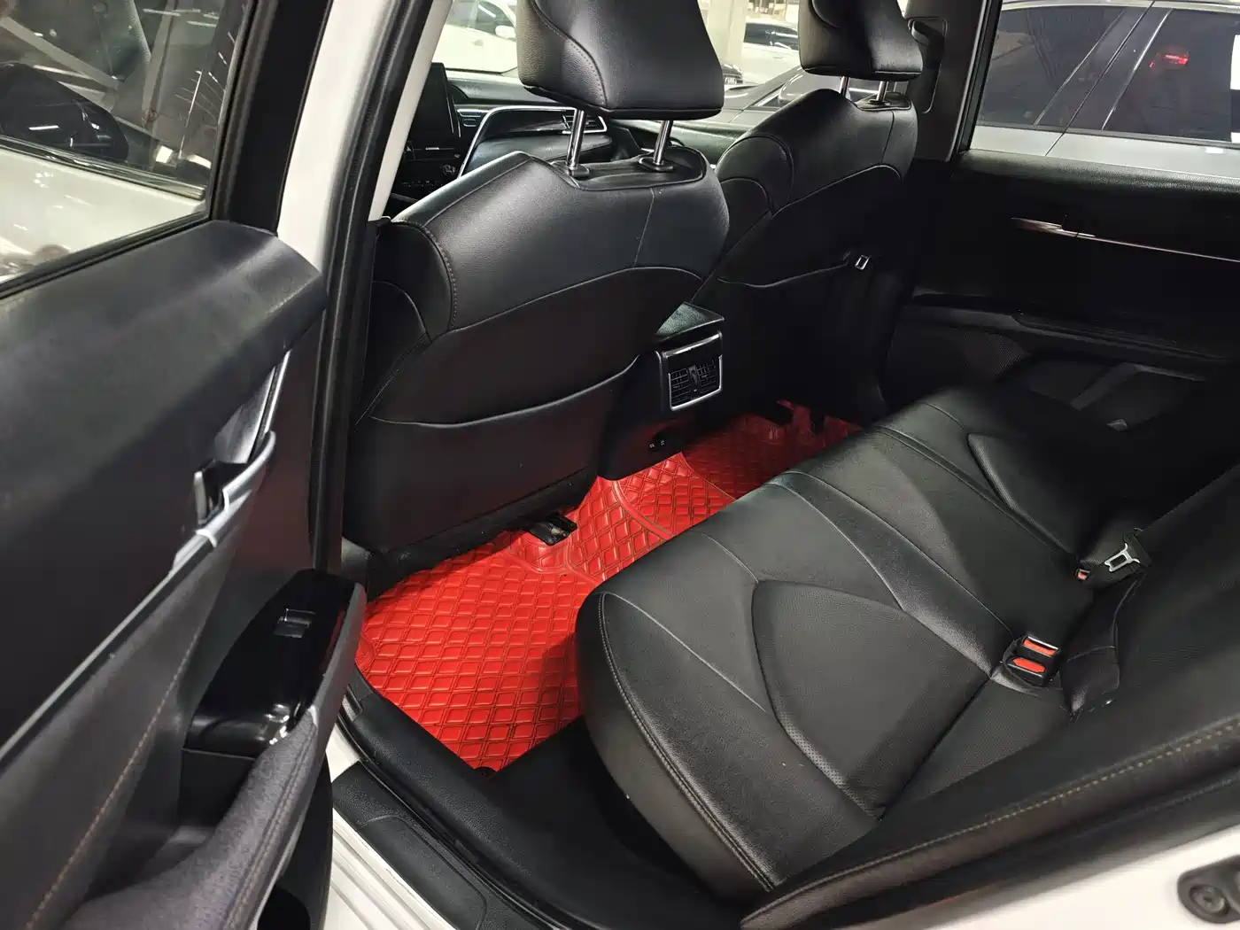 Toyota Camry 2021 Hybrid 2.5HGVP Leading Edition фото 11
