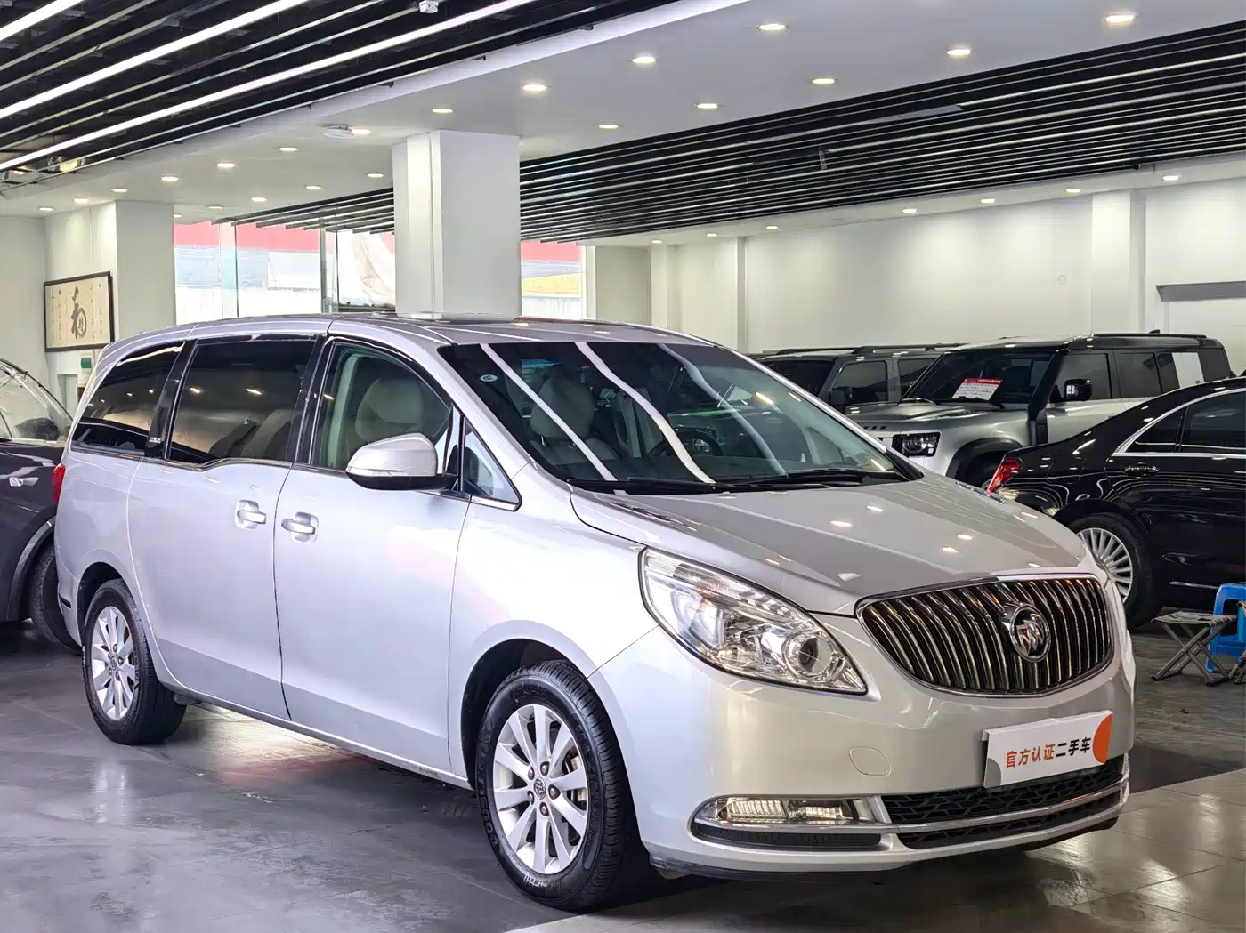 Buick GL8 2014 2.4L CT Luxury Business Comfort фото 4