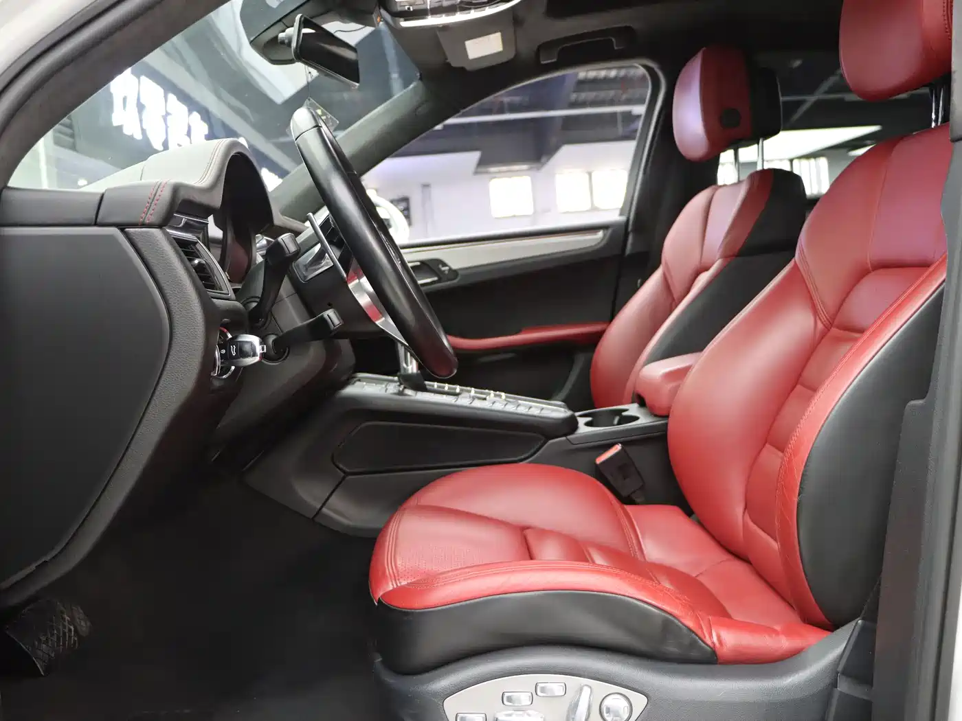 Porsche Macan 2014 Macan Turbo 3.6T фото 20