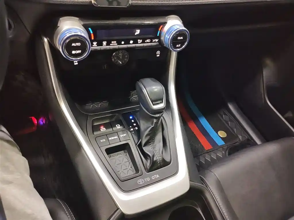 Toyota Wildlander 2023 2.0L CVT FWD Luxury PLUS фото 10