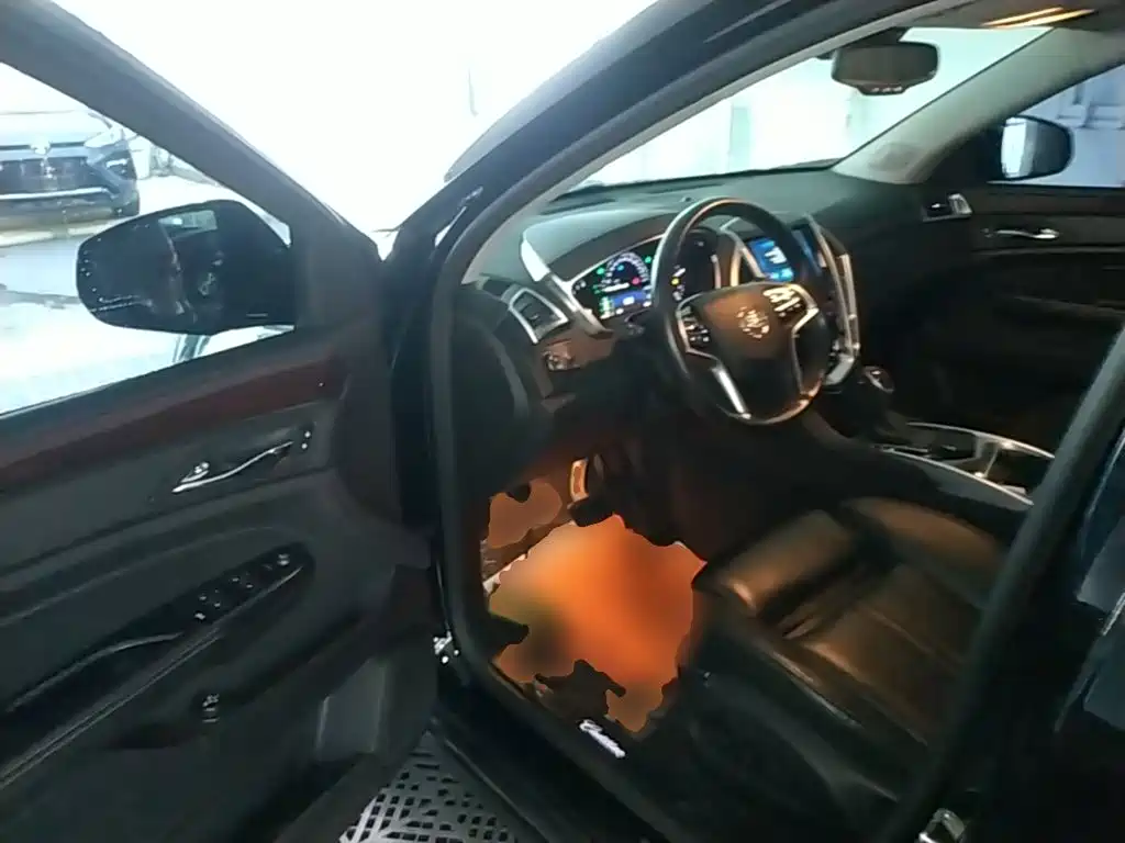 Cadillac SRX 2015 2015 3.0L Leading