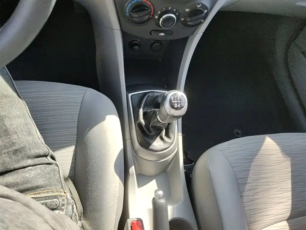 Hyundai Verna 2016 1.4L Manual Smart GLS фото 14