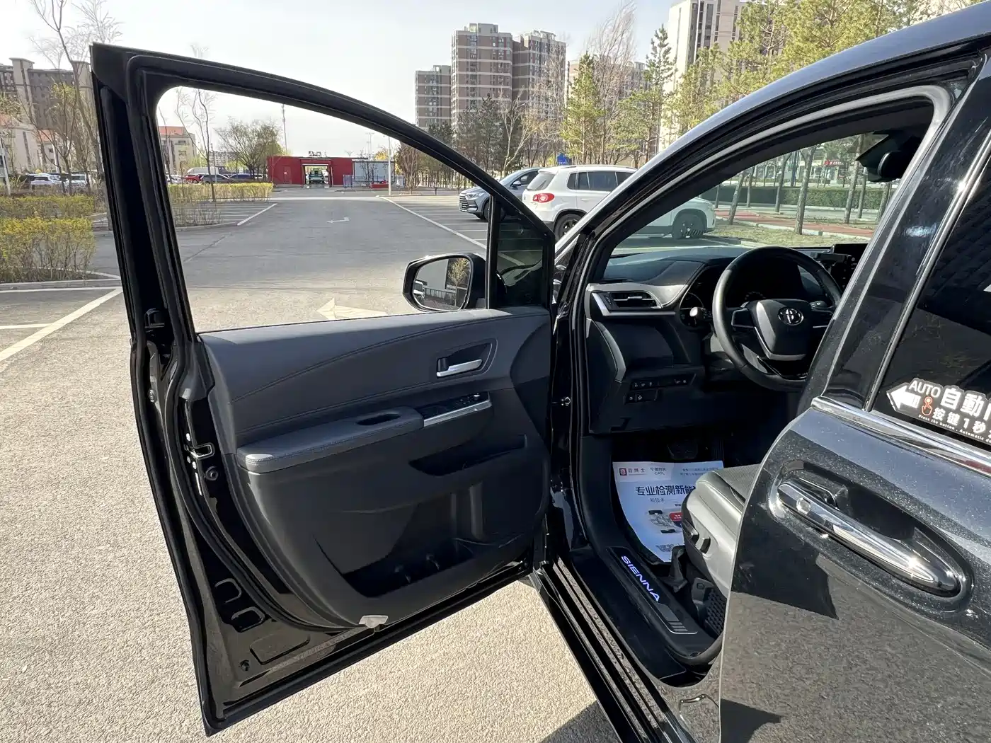Toyota Sienna 2021 2.5L Hybrid Premium Edition фото 17
