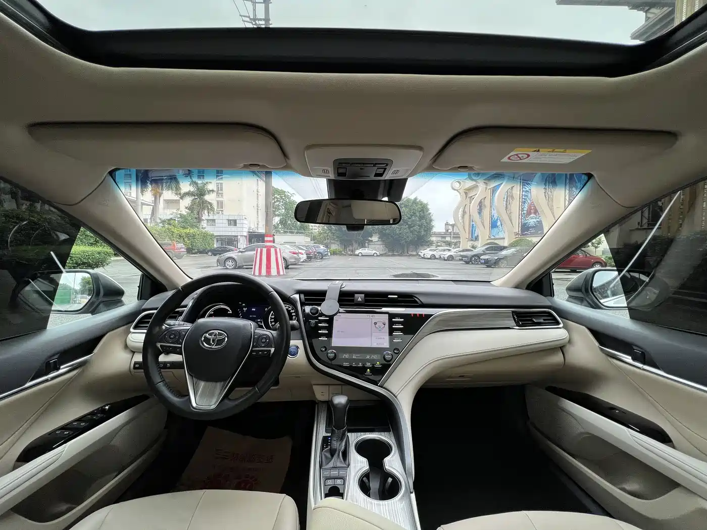 Toyota Camry 2018 Hybrid 2.5HG Luxury Edition фото 8