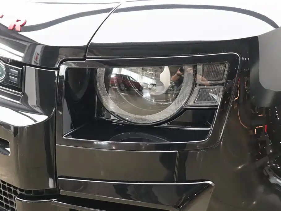 Land Rover Defender 2023 Model 90 3.0T P400 XS фото 24